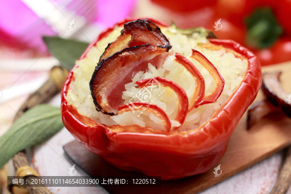 紅辣椒配熏肉和米飯
