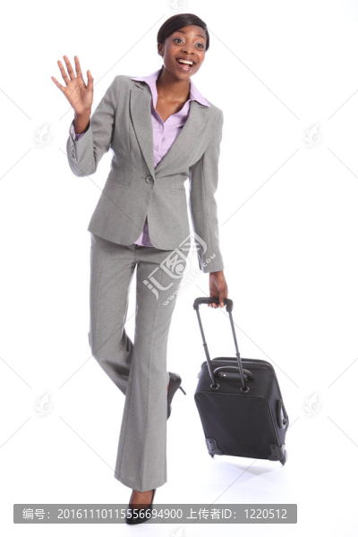 從快樂的黑人婦女對(duì)商務(wù)旅行的問候