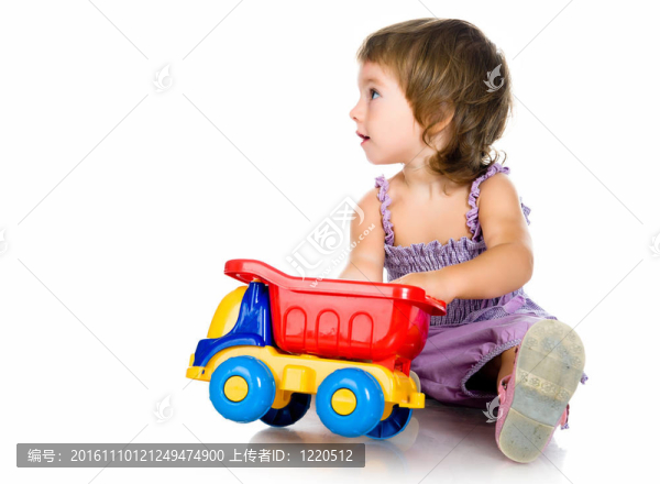 小女孩有一輛大轎車