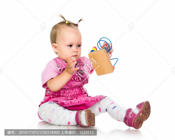 具有發(fā)育玩具的小嬰兒