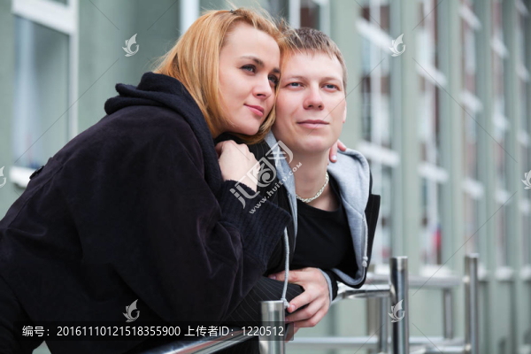 幸福的年輕夫婦