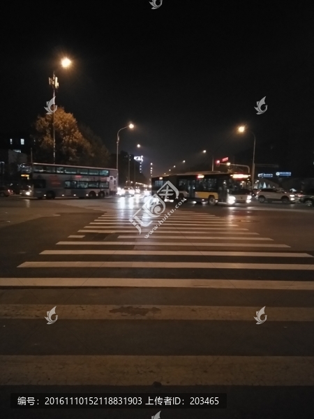 斑馬線城市夜景