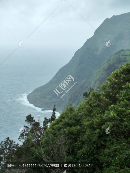 暴風雨的海岸風光