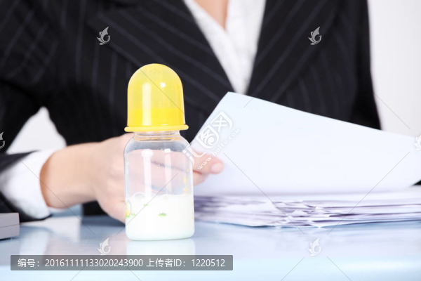 辦公室里的奶瓶。