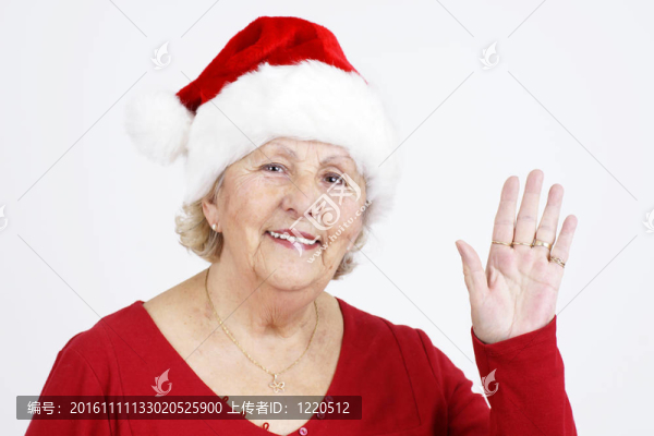 圣誕帽奶奶揮手致意