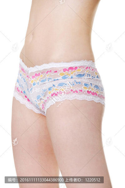 穿著內(nèi)衣裝的年輕女孩