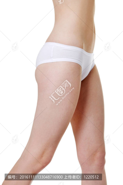 穿著內(nèi)衣裝的年輕女孩