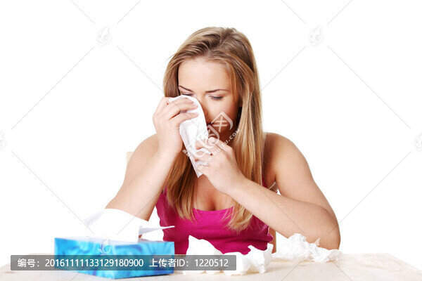 有吸引力的年輕女人使用組織。