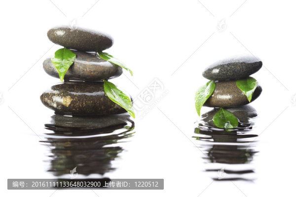 石頭在水中