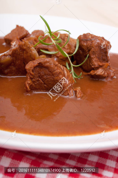 鹿肉燉牛肉