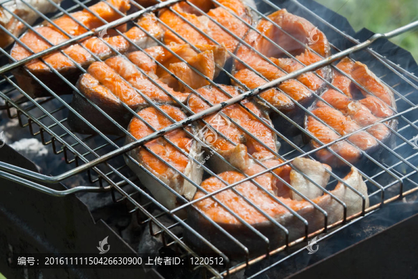烤新鮮的魚