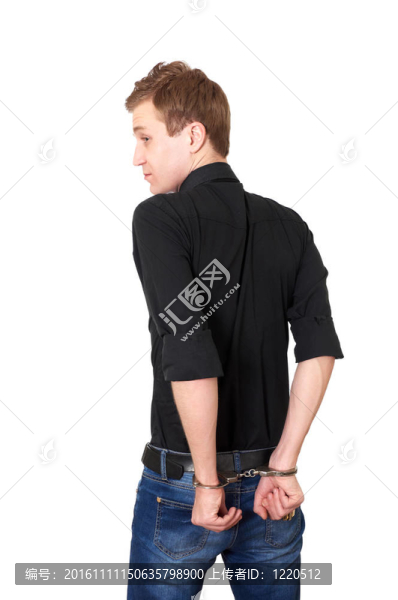 男人帶著手銬