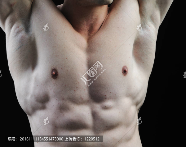 完美的男性身體很棒的健美姿勢