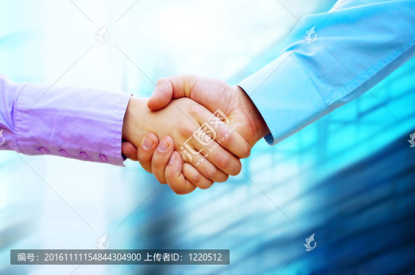 兩個商人握手