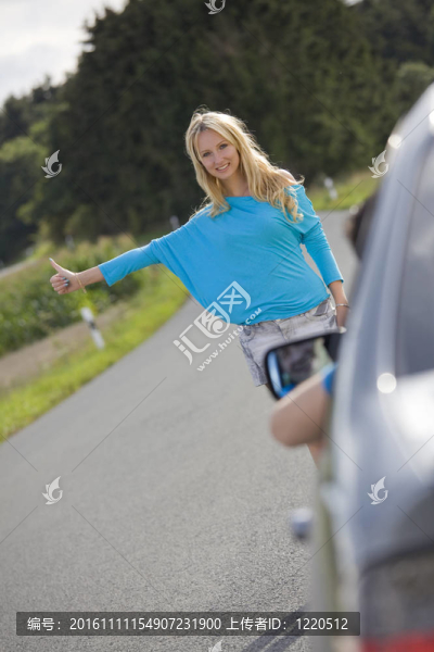 女人停車