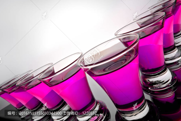 玻璃酒杯