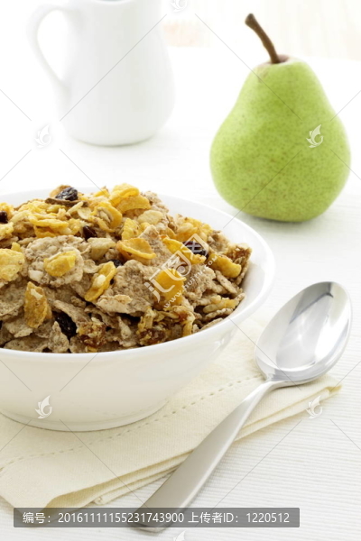 健康的燕麥和鮮梨
