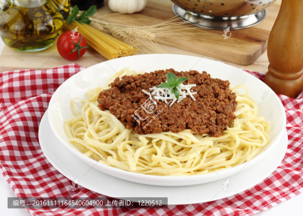 肉醬意大利干酪和羅勒