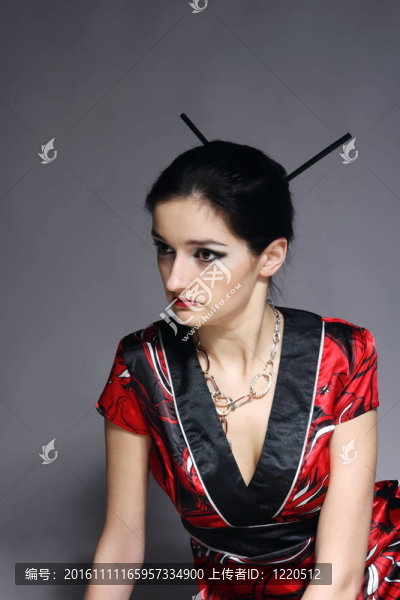 在中國(guó)的和服的女孩