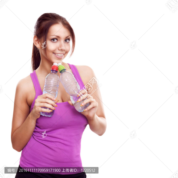 年輕漂亮的黑發(fā)女人兩瓶白色隔離