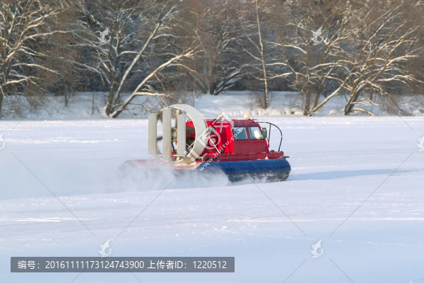 救援服務(wù)雪地巡邏