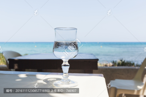 海邊的方桌