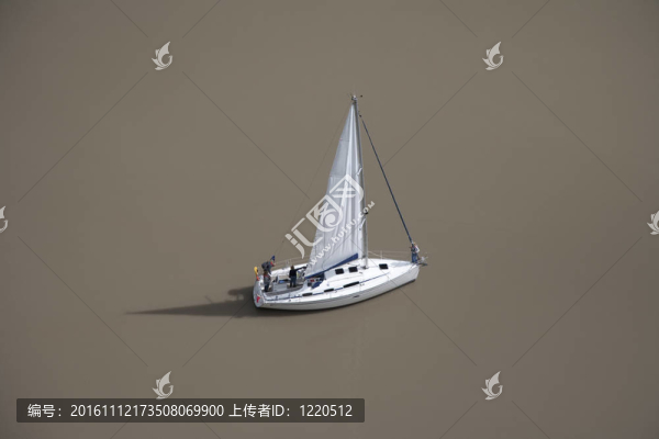 河上的孤獨游艇（空中景觀）
