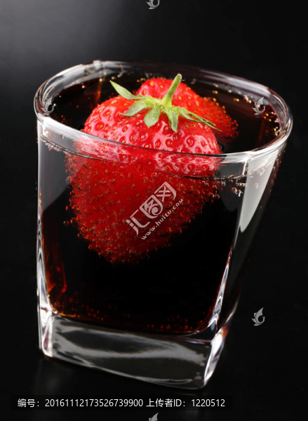 Strawberry在玻璃