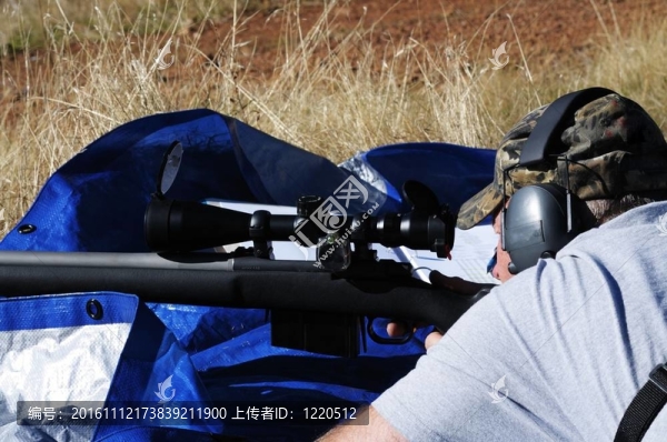 獵人與步槍的孤立形象