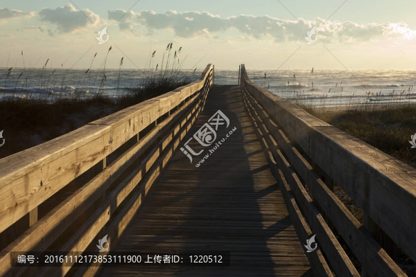浮橋在早上