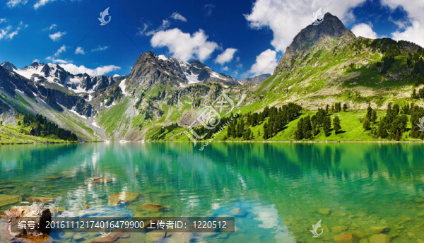 山上的湖