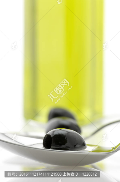 黑橄欖和橄欖油