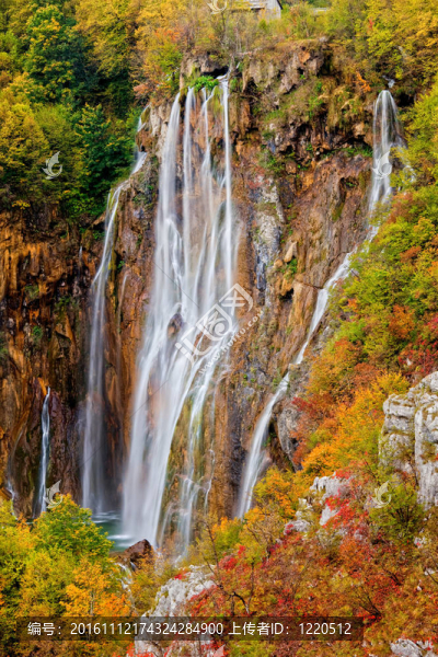 秋天的瀑布-匯圖網(wǎng) www.fosd68.com 秋天的瀑布