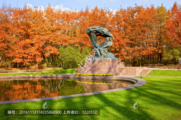 瓦津基公園蕭邦紀(jì)念碑