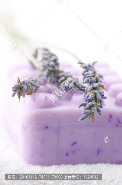 肥皂和薰衣草