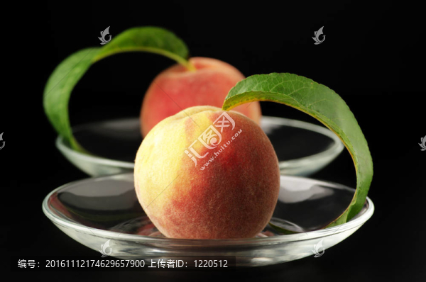 兩個桃子
