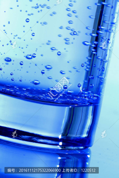 水