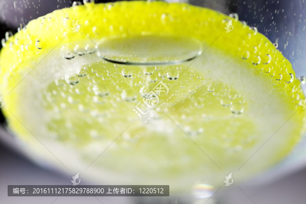 檸檬和碳酸水