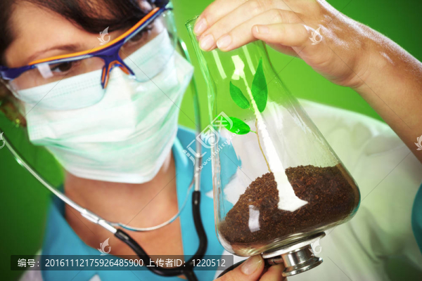 科學(xué)家檢查生命的健康