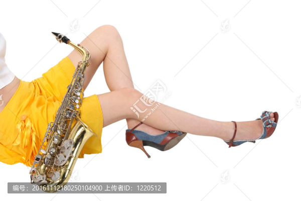 婦女與薩克斯坐長(zhǎng)