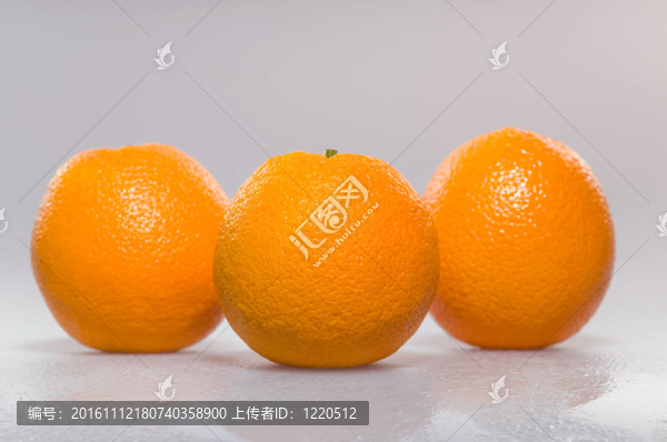 多汁的橙子