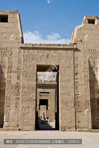 Egyp的一個(gè)寺古門(mén)口