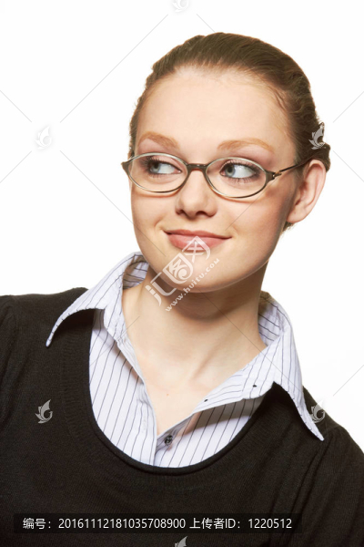 戴眼鏡的年輕女人的肖像