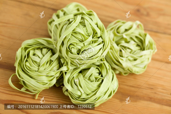 綠色的面食面條