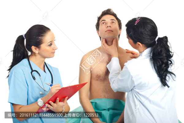 醫(yī)師檢查頸部男性患者