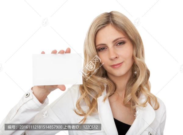 漂亮女孩展示一張白色名片。