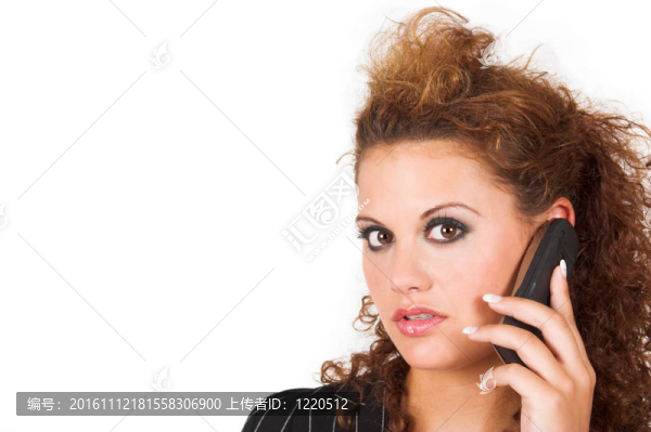 在手機上說話的商務(wù)女士