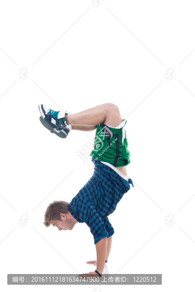 年輕的bboy站在手