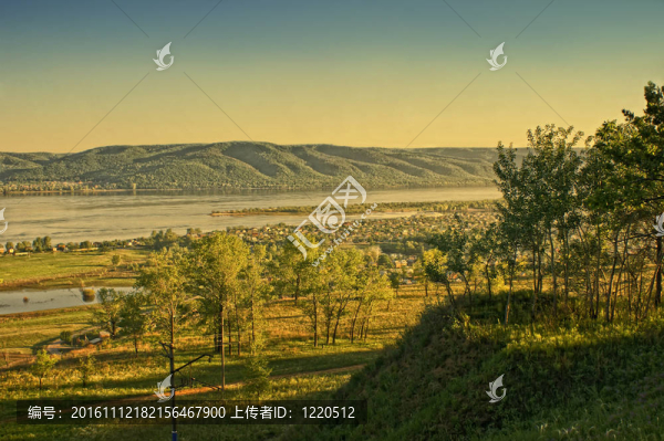 河上的農(nóng)業(yè)景觀