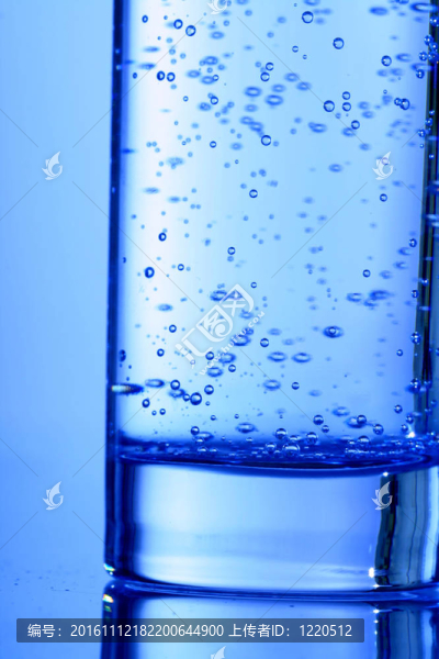 水